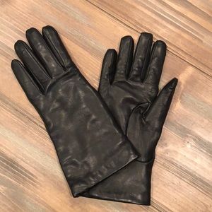 Women’s leather gloves